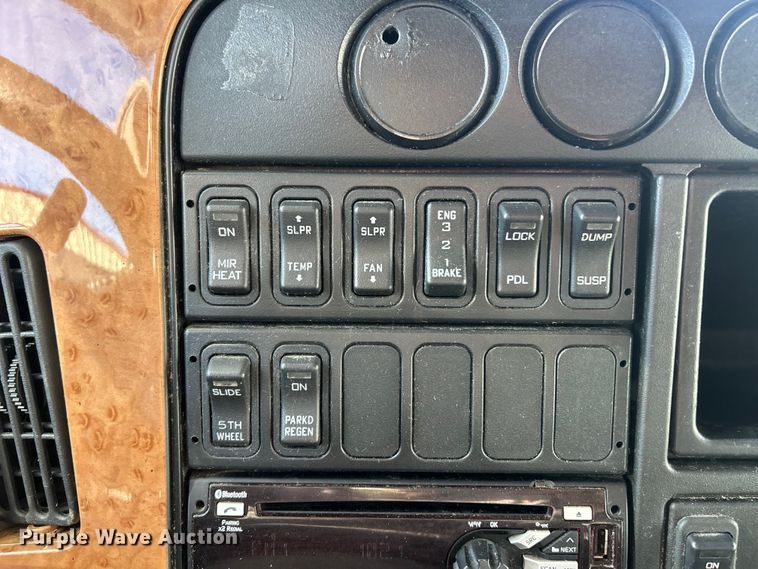 image for item ET6865 2016 International ProStar+122 semi truck