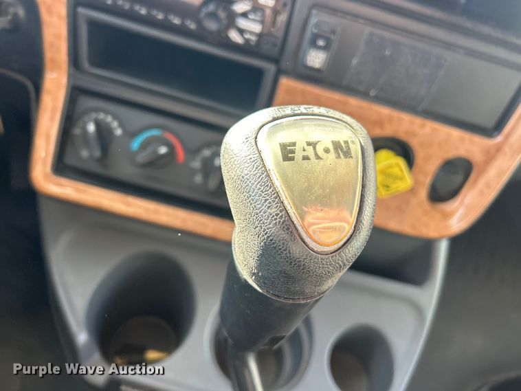 image for item ET6865 2016 International ProStar+122 semi truck