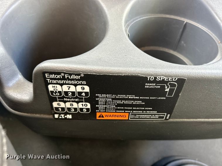 image for item ET6865 2016 International ProStar+122 semi truck