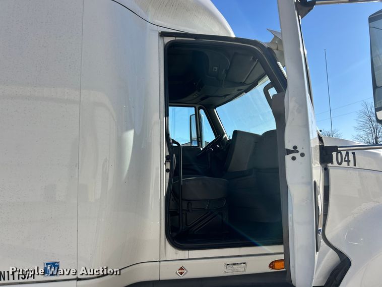 image for item ET6865 2016 International ProStar+122 semi truck