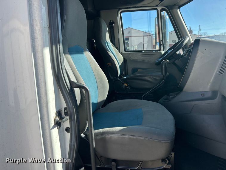 image for item ET6865 2016 International ProStar+122 semi truck