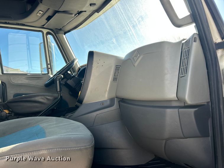 image for item ET6865 2016 International ProStar+122 semi truck