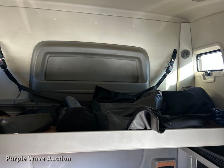 image for item ET6865 2016 International ProStar+122 semi truck