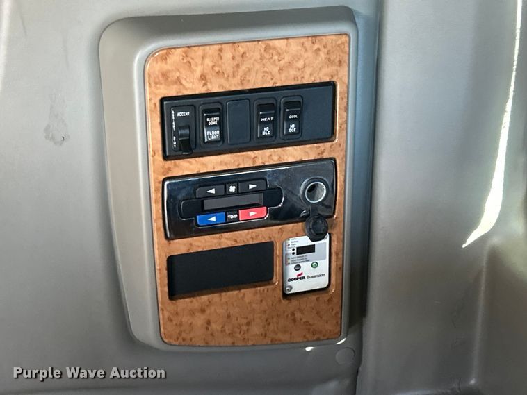 image for item ET6865 2016 International ProStar+122 semi truck