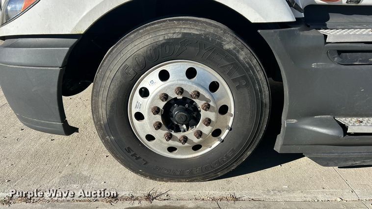 image for item ET6865 2016 International ProStar+122 semi truck