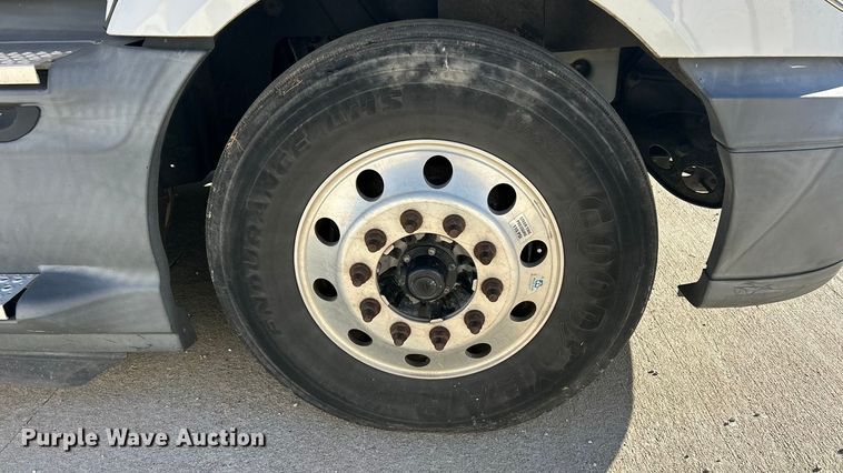 image for item ET6865 2016 International ProStar+122 semi truck