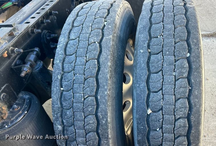 image for item ET6865 2016 International ProStar+122 semi truck