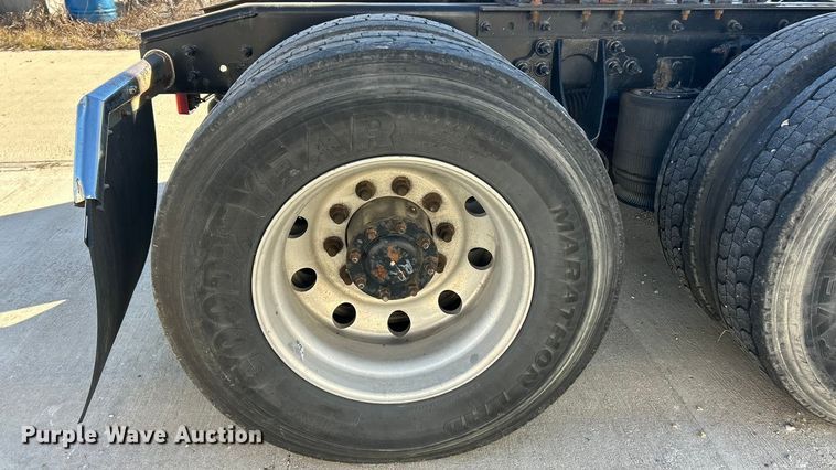 image for item ET6865 2016 International ProStar+122 semi truck