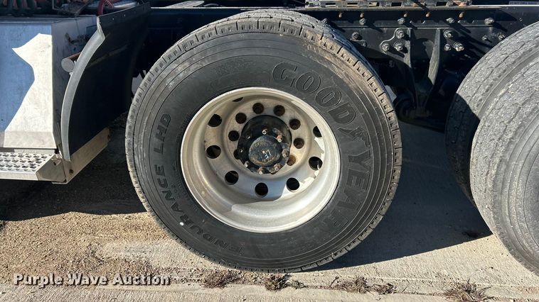 image for item ET6865 2016 International ProStar+122 semi truck