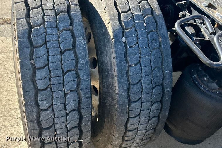 image for item ET6865 2016 International ProStar+122 semi truck