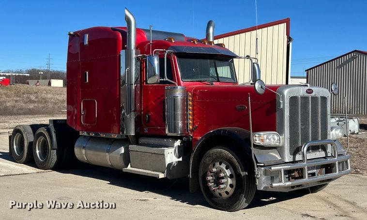 image for item ET6866 2014 Peterbilt 389 semi truck