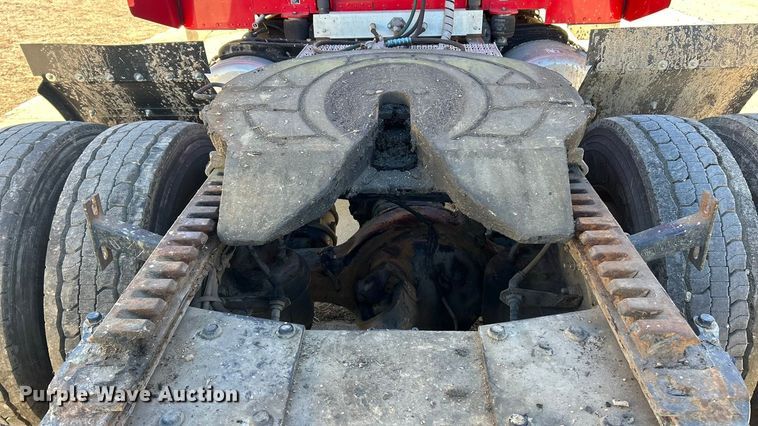 image for item ET6866 2014 Peterbilt 389 semi truck