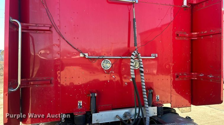 image for item ET6866 2014 Peterbilt 389 semi truck