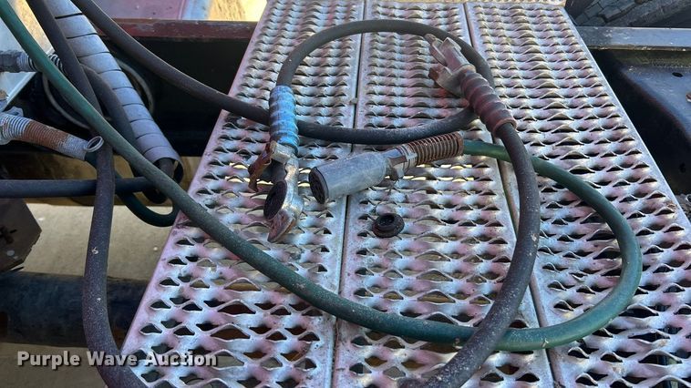 image for item ET6866 2014 Peterbilt 389 semi truck