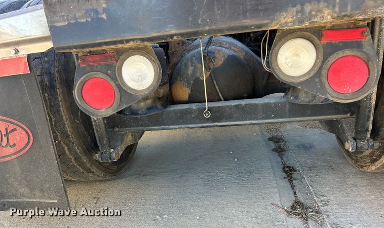 image for item ET6866 2014 Peterbilt 389 semi truck