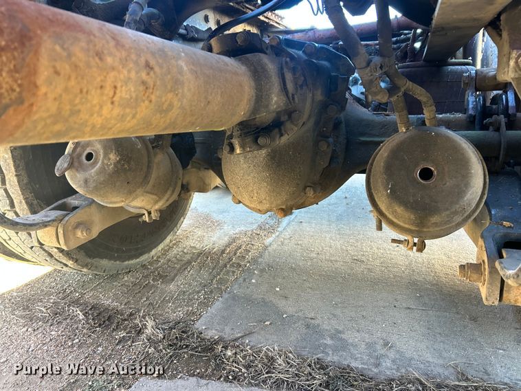 image for item ET6866 2014 Peterbilt 389 semi truck