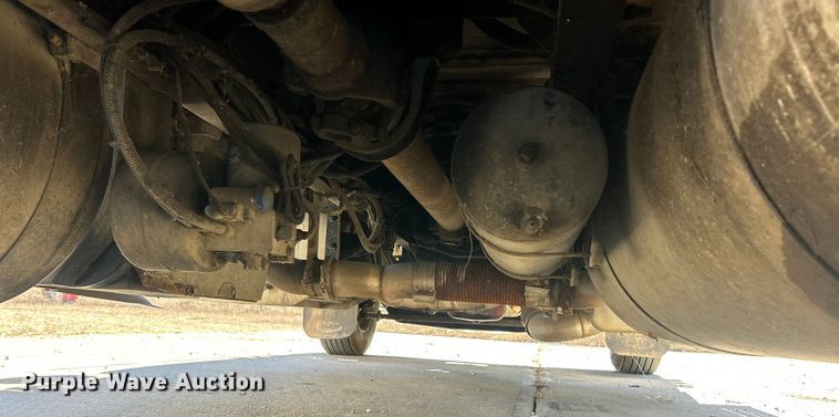 image for item ET6866 2014 Peterbilt 389 semi truck