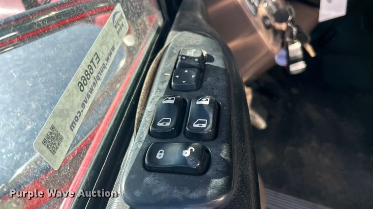 image for item ET6866 2014 Peterbilt 389 semi truck