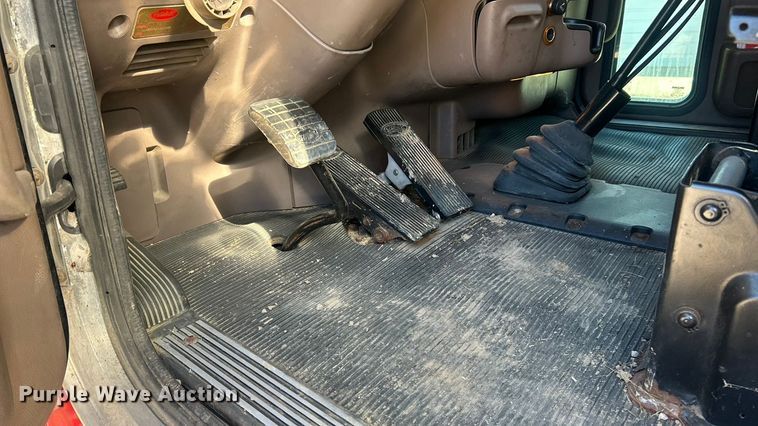 image for item ET6866 2014 Peterbilt 389 semi truck