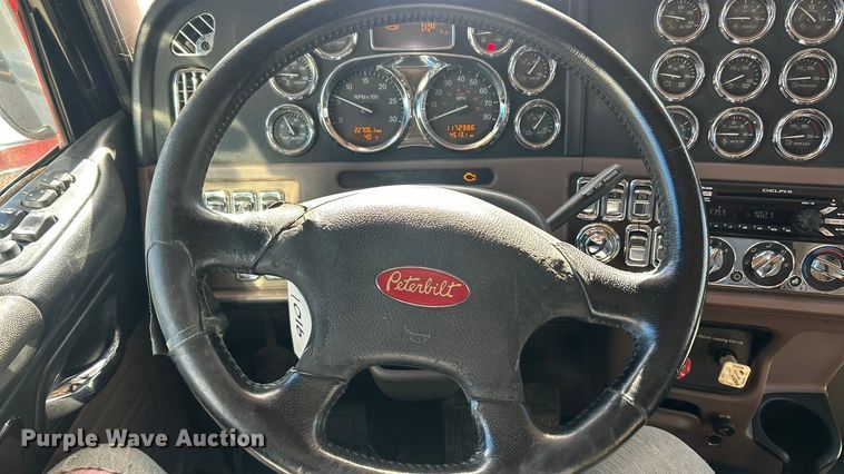 image for item ET6866 2014 Peterbilt 389 semi truck