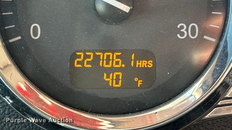 image for item ET6866 2014 Peterbilt 389 semi truck