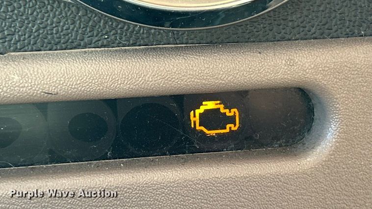 image for item ET6866 2014 Peterbilt 389 semi truck