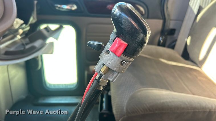 image for item ET6866 2014 Peterbilt 389 semi truck