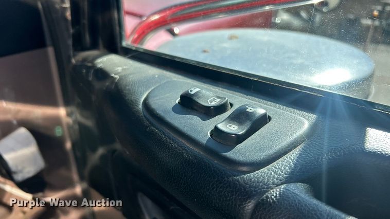 image for item ET6866 2014 Peterbilt 389 semi truck