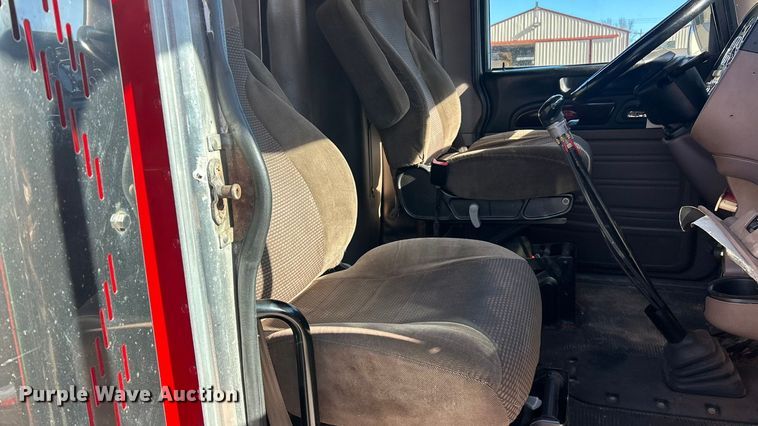 image for item ET6866 2014 Peterbilt 389 semi truck