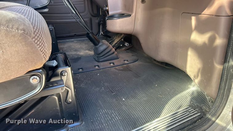 image for item ET6866 2014 Peterbilt 389 semi truck