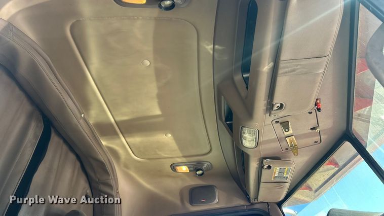 image for item ET6866 2014 Peterbilt 389 semi truck