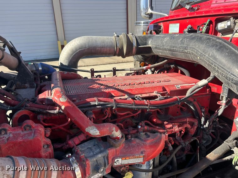 image for item ET6866 2014 Peterbilt 389 semi truck