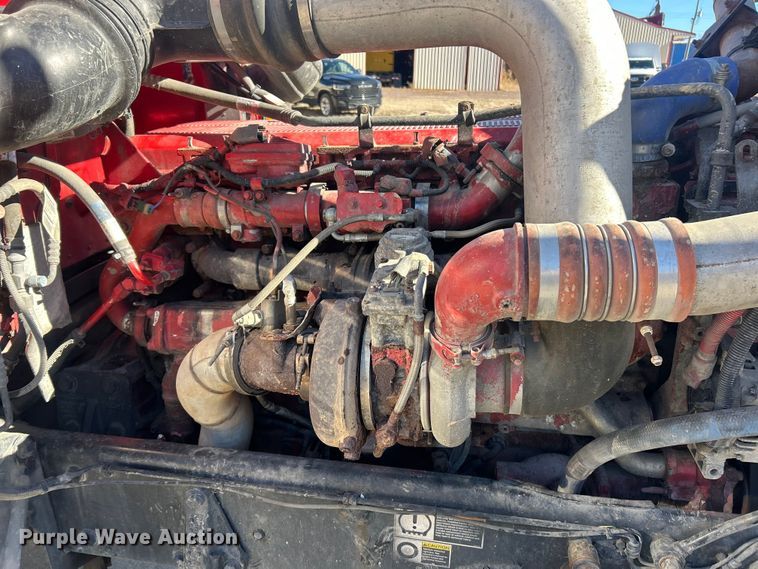 image for item ET6866 2014 Peterbilt 389 semi truck