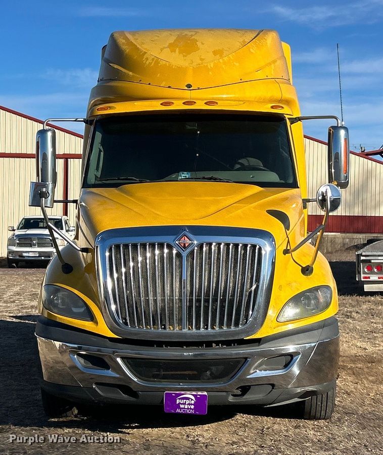 image for item ET6871 2015 International ProStar+122 semi truck