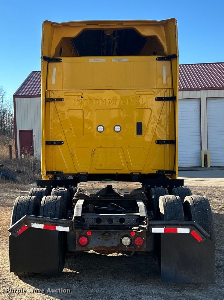 image for item ET6871 2015 International ProStar+122 semi truck