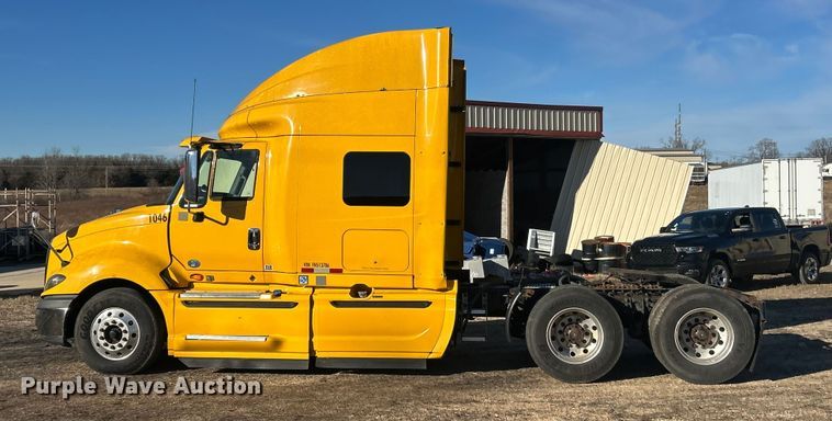 image for item ET6871 2015 International ProStar+122 semi truck