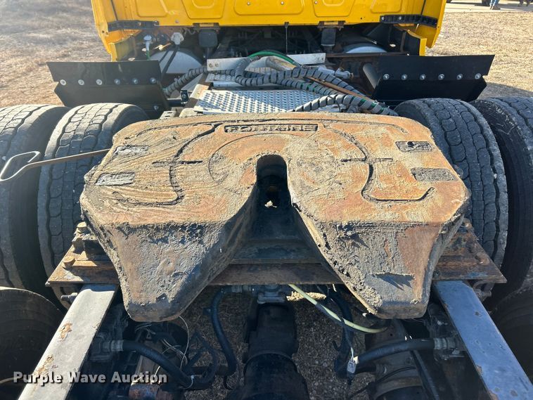 image for item ET6871 2015 International ProStar+122 semi truck