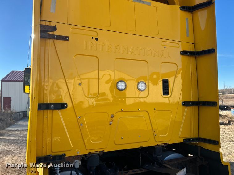 image for item ET6871 2015 International ProStar+122 semi truck