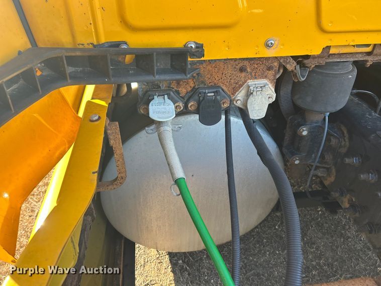 image for item ET6871 2015 International ProStar+122 semi truck