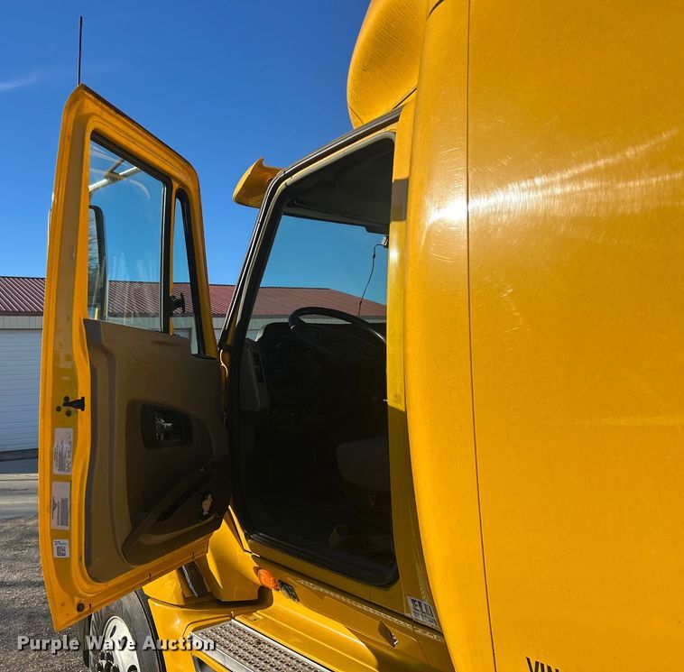 image for item ET6871 2015 International ProStar+122 semi truck