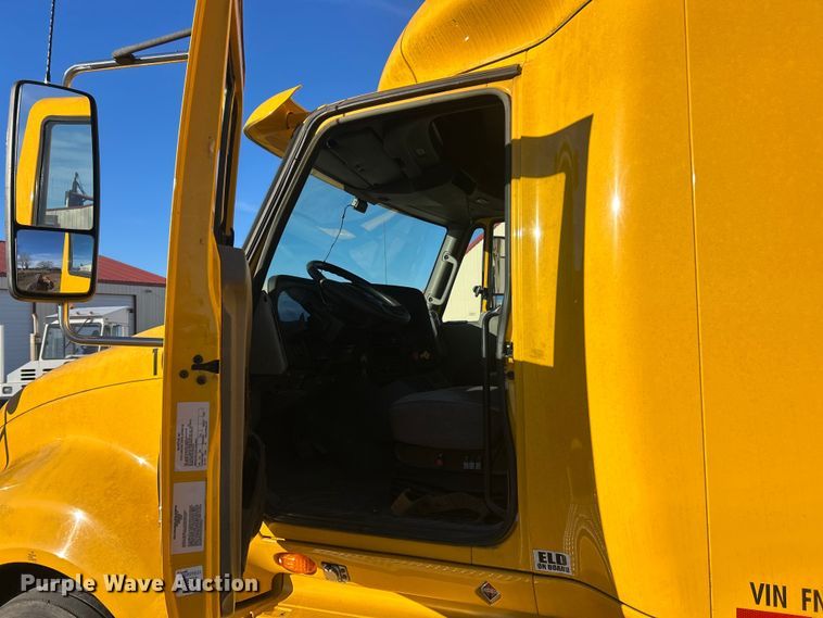 image for item ET6871 2015 International ProStar+122 semi truck