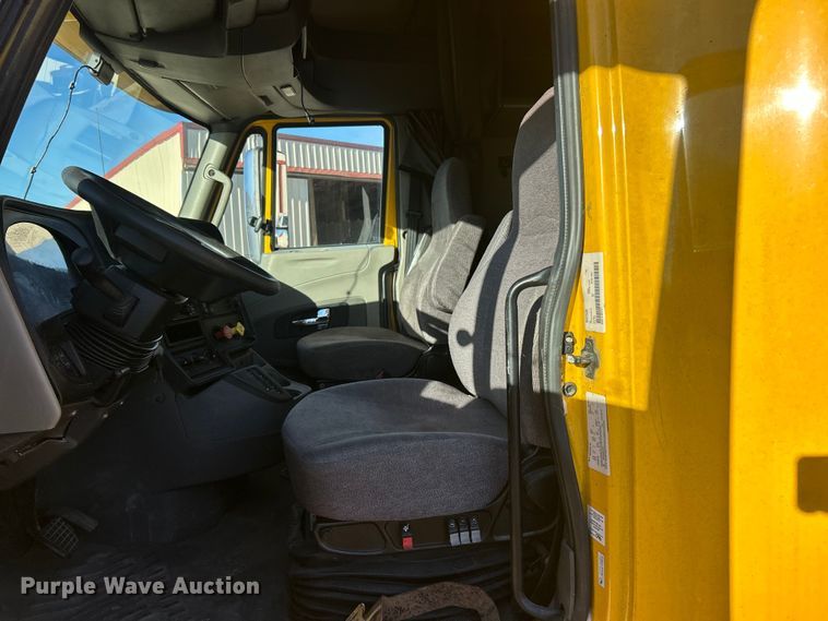 image for item ET6871 2015 International ProStar+122 semi truck