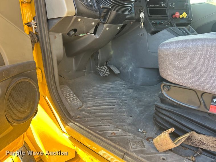 image for item ET6871 2015 International ProStar+122 semi truck