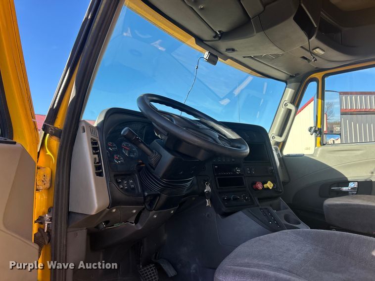 image for item ET6871 2015 International ProStar+122 semi truck