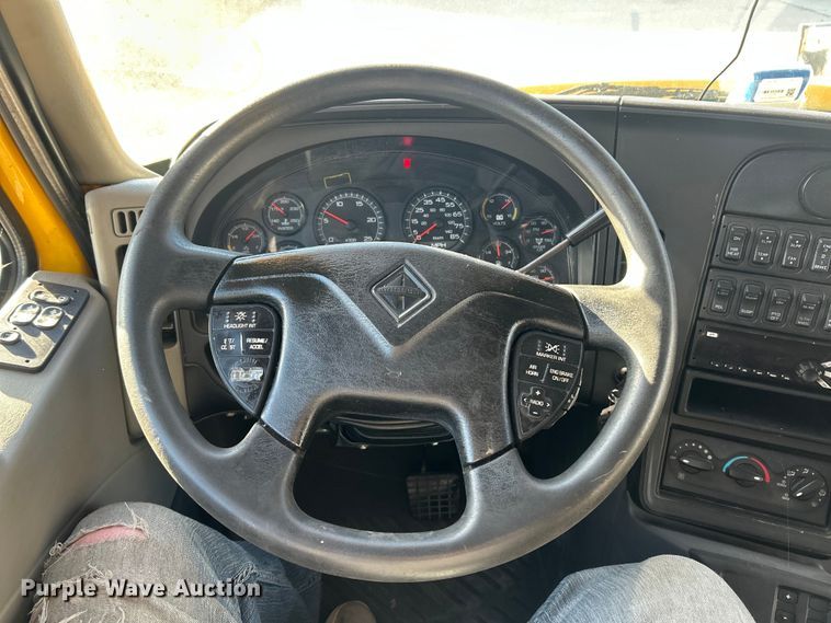 image for item ET6871 2015 International ProStar+122 semi truck