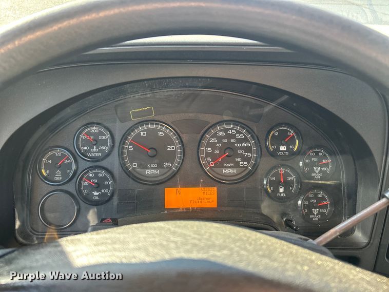 image for item ET6871 2015 International ProStar+122 semi truck