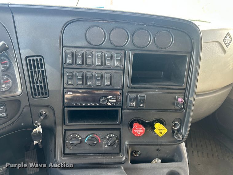 image for item ET6871 2015 International ProStar+122 semi truck