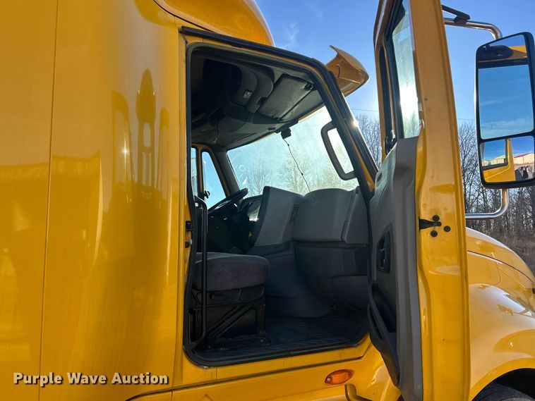 image for item ET6871 2015 International ProStar+122 semi truck