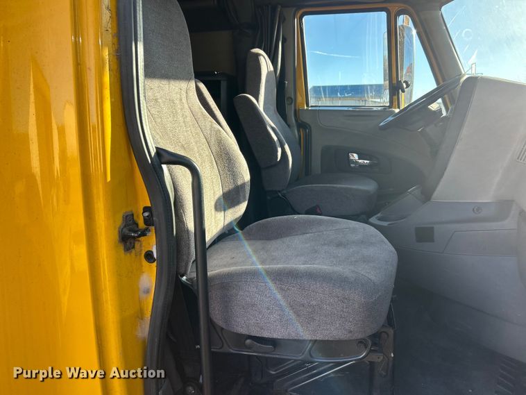 image for item ET6871 2015 International ProStar+122 semi truck