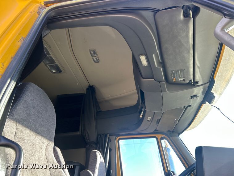 image for item ET6871 2015 International ProStar+122 semi truck